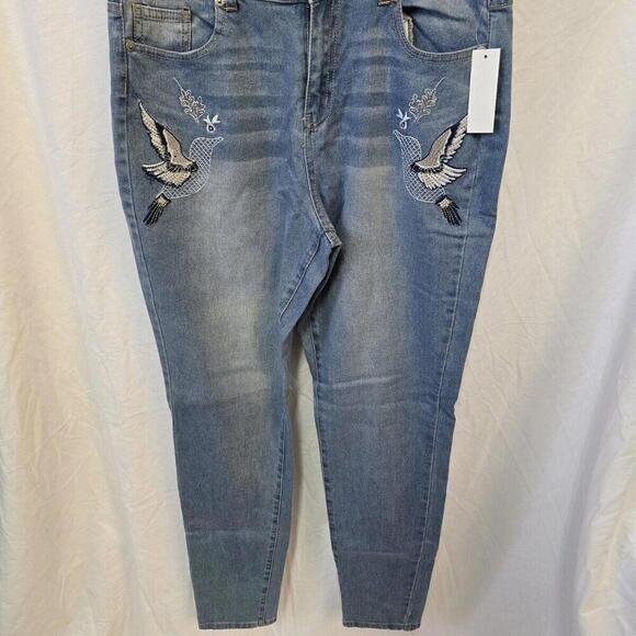 Bongo Missy‎ Jeans Skinny 16 Embroidered Jeggings Light Wash Artsy Bird (54-2) - Picture 1 of 14